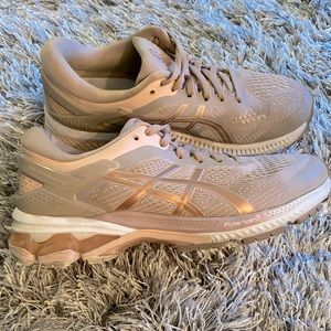 ASICS Gel Kayano 26 Fawn/Rose Gold size 8 ✨
